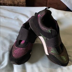 Juicy tennis shoes like new